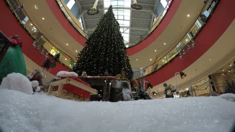 Adornos-Navideños-En-El-Centro-Comercial.-Lapso-De-Tiempo