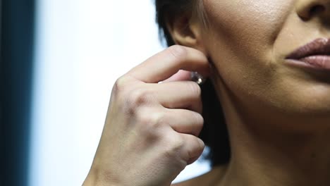 Bride-putting-earrings-in-the-wedding-day