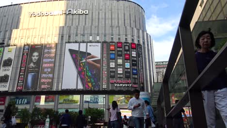 Tienda-Yodobashi-Akiba-En-La-Prefectura-De-Tokio,-Japón