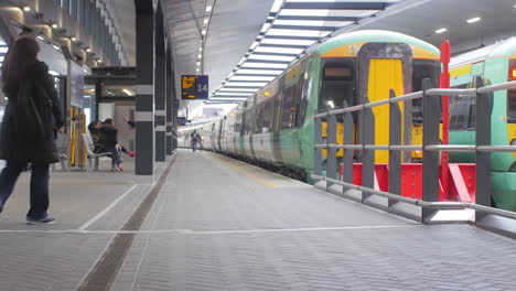 ZOOM-OUT-on-trains-waiting-for-departure-on-a-British-terminus-railway-station