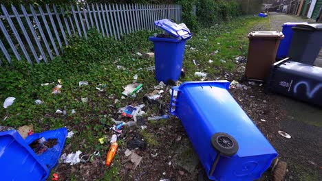 Abfall-Nach-Fliegenkippen,-Mülldeponie,-Sondermüll,-Littering,-Fliegenkippen-In-Stoke-On-Trent,-Einer-Der-ärmsten-Gegenden-Englands