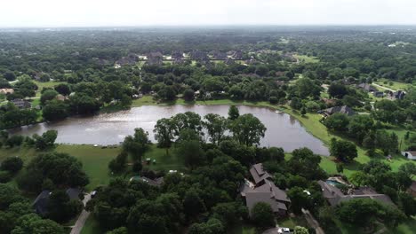 Este-Es-Un-Vuelo-Aéreo-Sobre-El-Vecindario-En-La-Parte-Sur-De-Double-Oak-Texas-Cerca-De-Simmons-And-Kings-Road