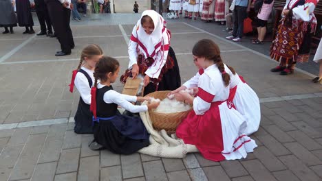 Folk-dance-group-performs-a-show-for-tourists-in-Zagreb,-Croatia