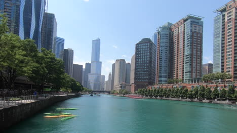 4K-Zeitrafferansicht-Von-Riverwalk,-Chicago,-Vereinigte-Staaten,-USA