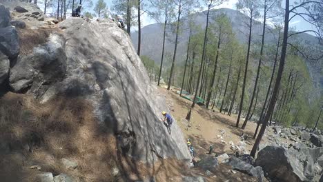 Himalayan-mountaineer-on-a-Himalayan-mountain