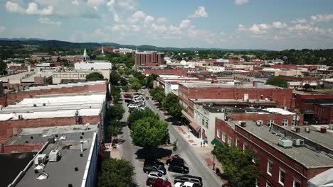 Luftstoß-In-Die-Skyline-Von-Bristol-Tennessee-In-4k