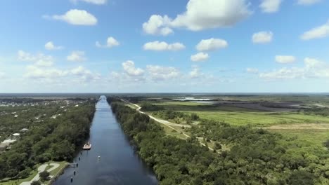 Luftaufnahme-Des-St.-Lucie-River-In-Richtung-Westen