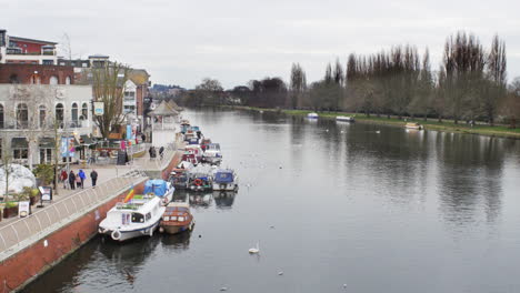 London-suburb-town-on-a-grey-English-day