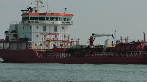 Petrolero-Bomar-Vesta-Entrando-Desde-El-Puerto-De-Rotterdam