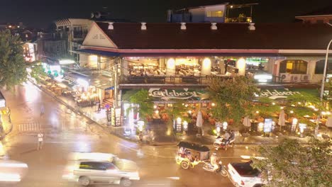 Timelapse-Medio-De-Larga-Exposición-De-La-Entrada-A-La-Calle-Pub-Por-La-Noche