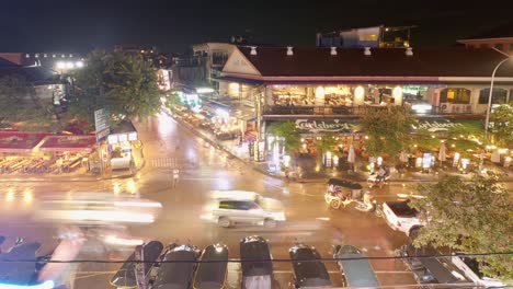 Timelapse-Amplio-De-Larga-Exposición-De-La-Entrada-A-La-Calle-Del-Pub-Por-La-Noche