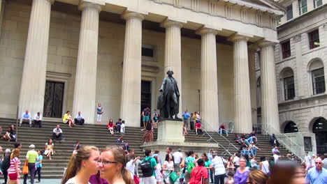 The-intersection-of-Wall-Street-and-Broad-Street-including-landmark-buildings-of-the-New-York-Stock-Exchange