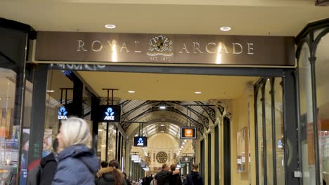 Royal-Arcade,-Melbourne,-Juli-2019-Historisches-Einkaufspassagengebäude-In-Melbourne---Beliebte-Touristenattraktion-In-Melbourne