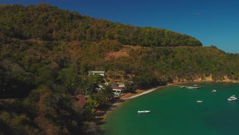 Sun-lovers,-swimmers,-snorkelers-Batteaux-Bay-is-the-ideal-place-to-explore-this-pocket-shaped-Bay