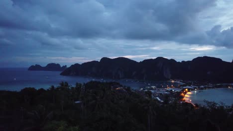 Las-Calles-De-La-Isla-Phi-phi-Por-La-Noche