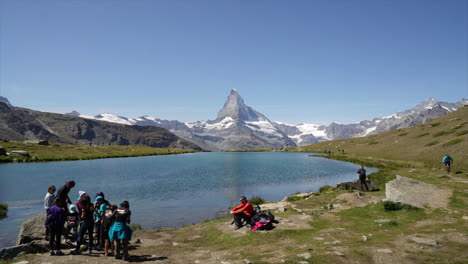 Zermatt-Suiza,-Circa:-Timelapse-Matterhorn-Con-Lago-Alpino,-Stellisee,-Suiza,-Europa