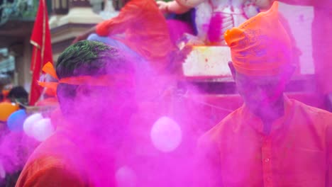 Holi-Mit-Farben-Spielen-In-Visarjan-Beim-Ganesh-Fest-In-Indien