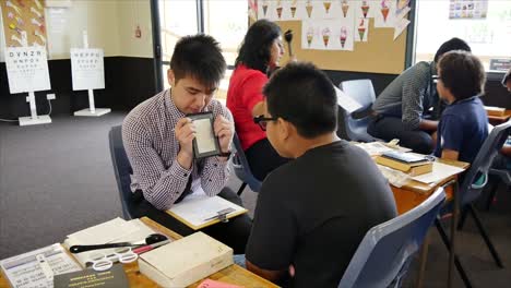 Auckland-New-Zealand-Opticians-checking-the-eye-sight-of-school-children-in-primary-school