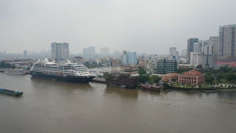 Vista-Aérea-De-La-Zona-Ribereña-Del-Río-Saigón-De-La-Ciudad-De-Ho-Chi-Minh,-Vietnam