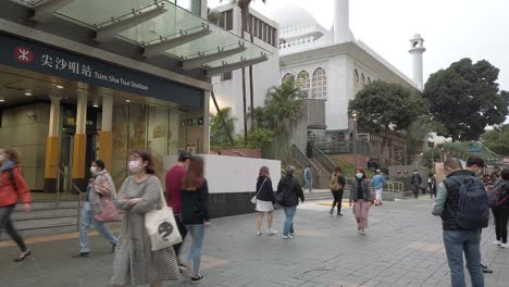 CoronaVirus-Pandemic,-Locals-in-Hong-Kong-downtown-Tsim-Sha-Tsui-area-wearing-protective-face-masks