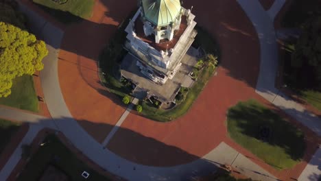 Aerial-top-down-flying-over-Torre-Monumental,-a-famous-landmark-in-Buenos-Aires