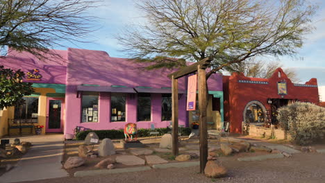 Picturesque-Stores-Along-Tubac-Road-In-Arizona-USA-With-Beautiful-Scenery-Of-Trees-And-Plants-Outside---Panning-Shot