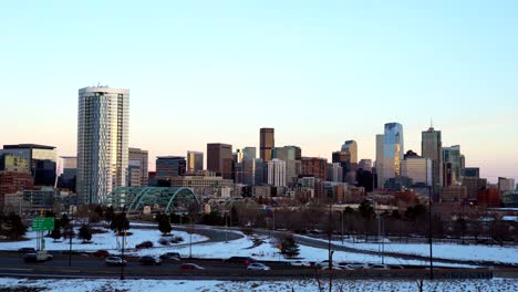 Vista-Panorámica-Del-Horizonte-De-Denver-En-Un-Día-Soleado