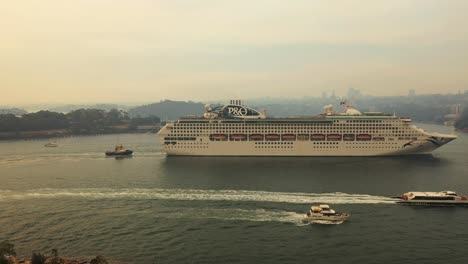 Sydney---Kreuzfahrtschiff-Darling-Harbour