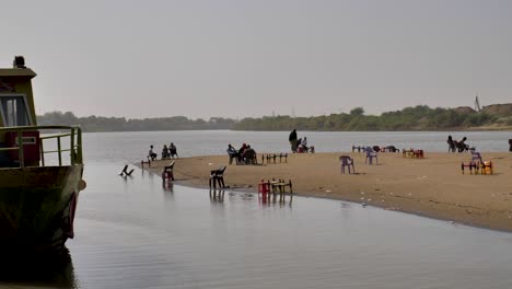 Friends-and-family-gather-along-the-banks-of-the-Nile-River-to-relax-and-socialize