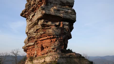 Mittelalterliche-Sandsteinburg-Anebos-In-Annweiler,-Pfälzerwald,-Deutschland