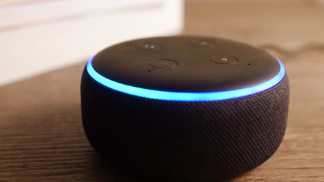 Amazon-Alexa-Reagiert-Auf-Sprachbefehl