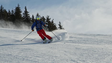 Group-of-skiers-on-the-slope