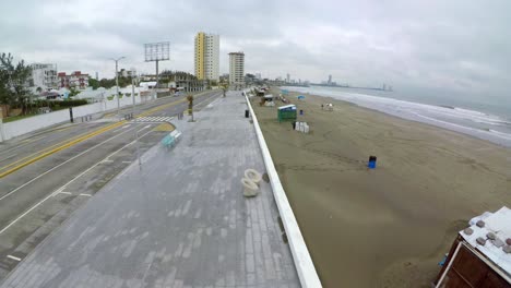 Durante-El-Invierno-Se-Observa-Desierto-El-Muelle-De-Playa-Boca-Del-Rio