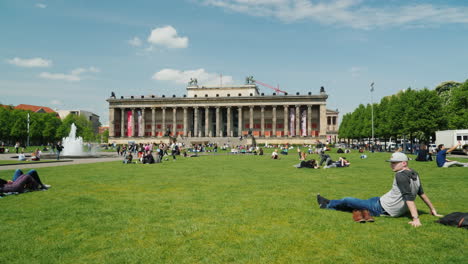 Menschen-Vor-Berlin-Altes-Museum