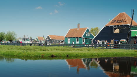 Traditionelles-Dorf-In-Den-Niederlanden