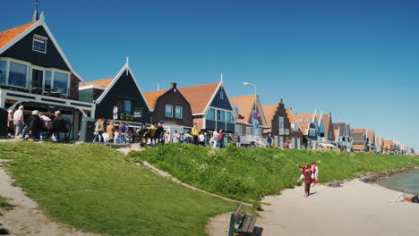 Old-Houses-in-Dutch-Fishing-Village-with-Tourists