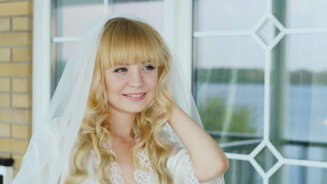Portrait-Of-A-Beautiful-Blonde-Bride-04