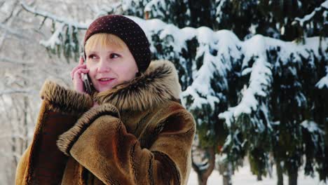 Woman-Uses-Smartphone-In-Winter-Scene-03