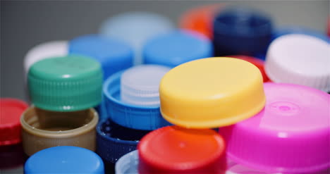 Pocas-Tapas-De-Botellas-De-Plástico-Industria-De-Reciclaje-De-Procesamiento-De-Plástico-1