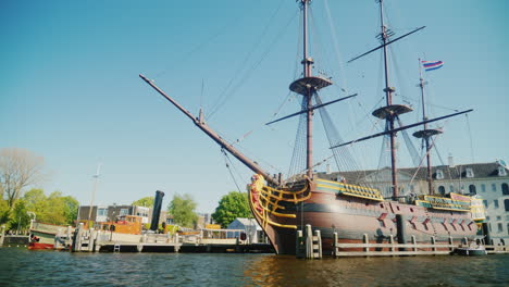 Schlachtschiff-Nachbildung-Von-In-Amsterdam