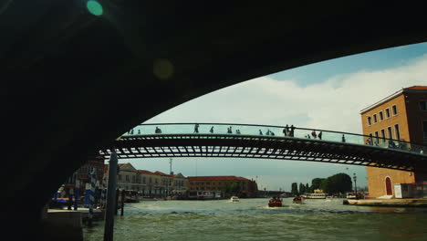 Moderne-Und-Altmodische-Brücken-Venedig