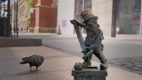 Estatua-De-Gnomo-En-Wroclaw