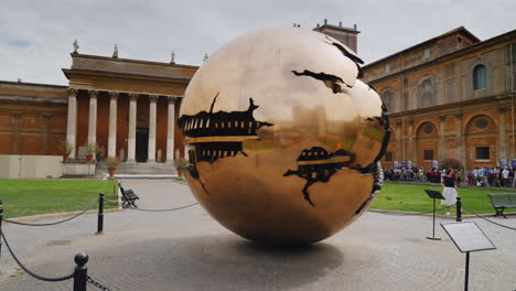 Esfera-Dentro-De-Una-Esfera-Escultura-Vaticano