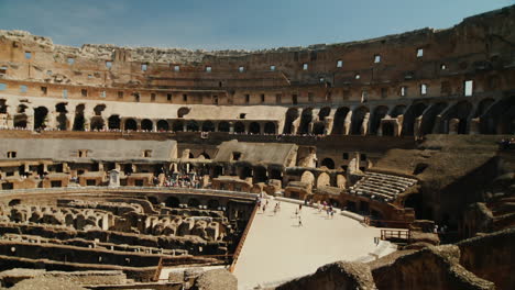 Dentro-Del-Coliseo-En-Roma