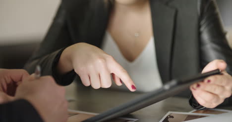 Extreme-Close-Up-Of-Business-Woman'S-Hands-Using-Tablet-Computer
