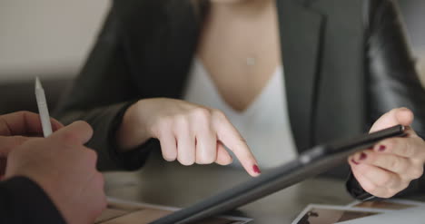 Extreme-Close-Up-Of-Business-Woman'S-Hands-Using-Tablet-Computer-1