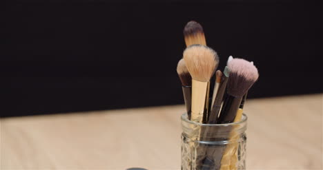 Makeup-Brush-Set-On-Table-Rotating