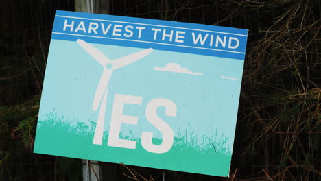 Sign-Supporting-Wind-Turbines