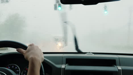 Autofahren-Bei-Starkem-Regen