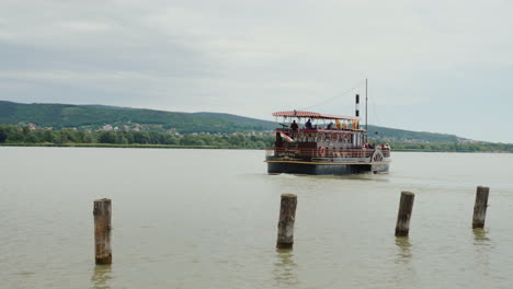 Excursión-En-Barco-Por-El-Lago-Balaton-Hungría